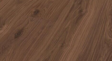 Nussbaum lebhaft, mattlackiert